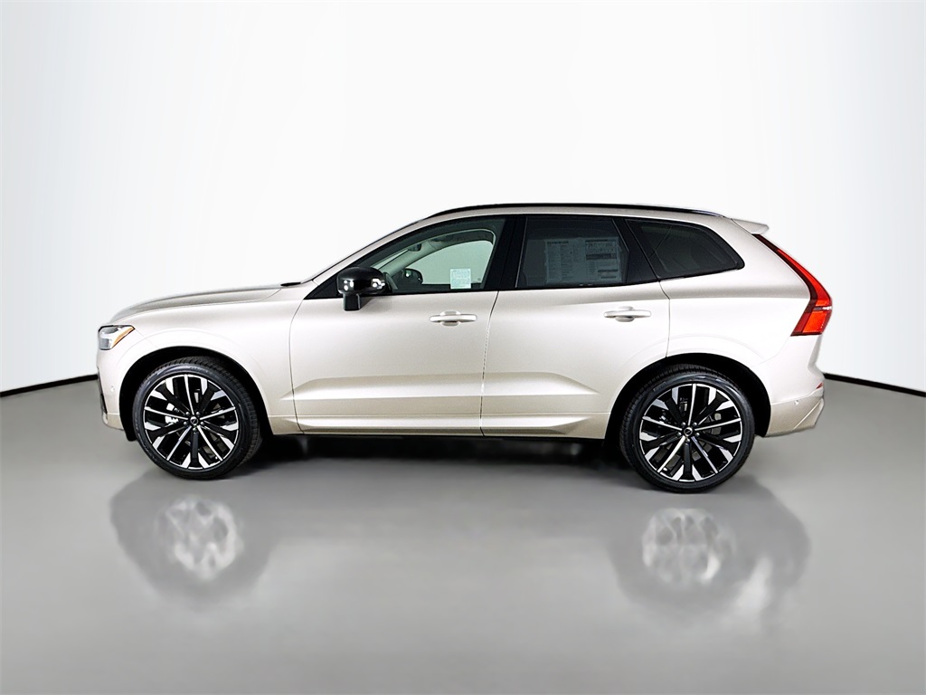 2026 Volvo XC60 B5 photo 4