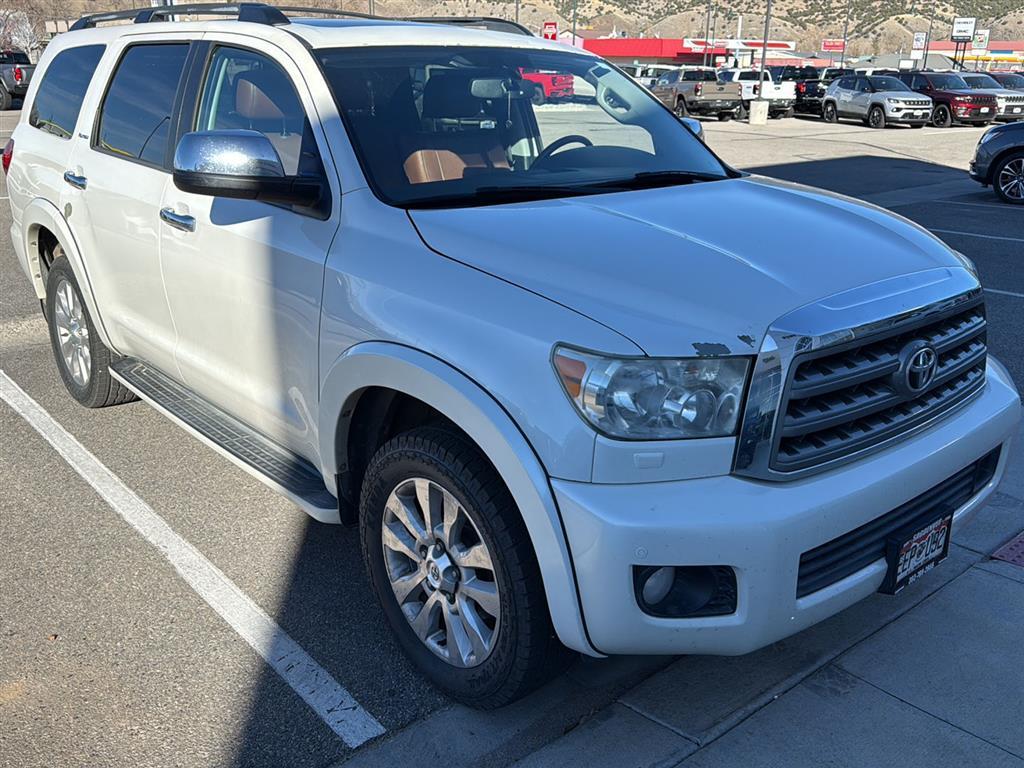 2016 Toyota Sequoia Platinum photo 2
