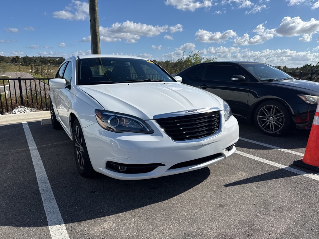 2014 Chrysler 200 Touring's photo