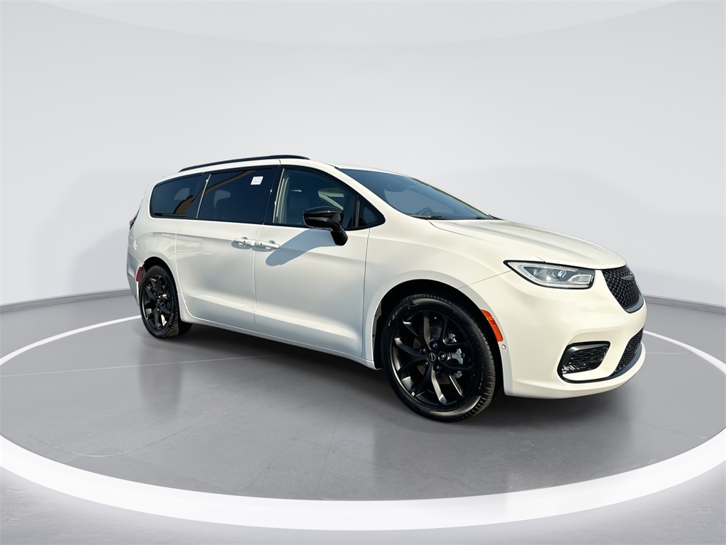 2026 Chrysler Pacifica Limited photo 9