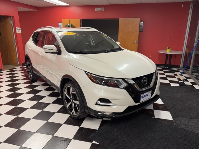 2021 Nissan Rogue Sport SL's photo