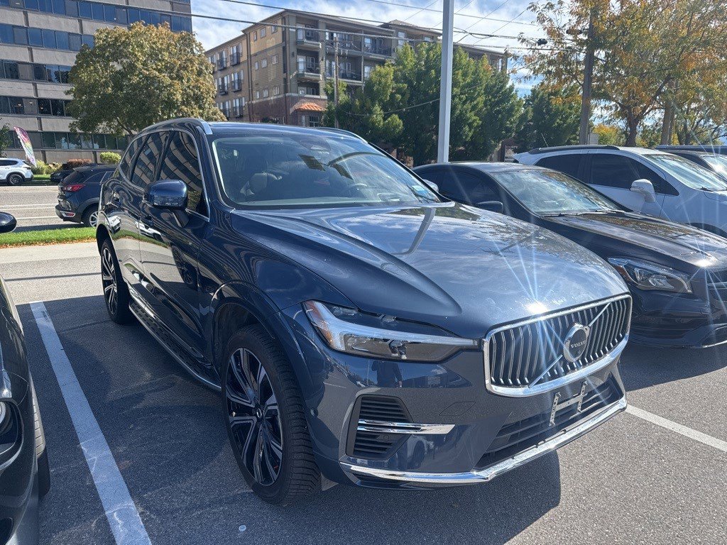 2023 Volvo XC60 Recharge Hybrid Ultimate photo 2