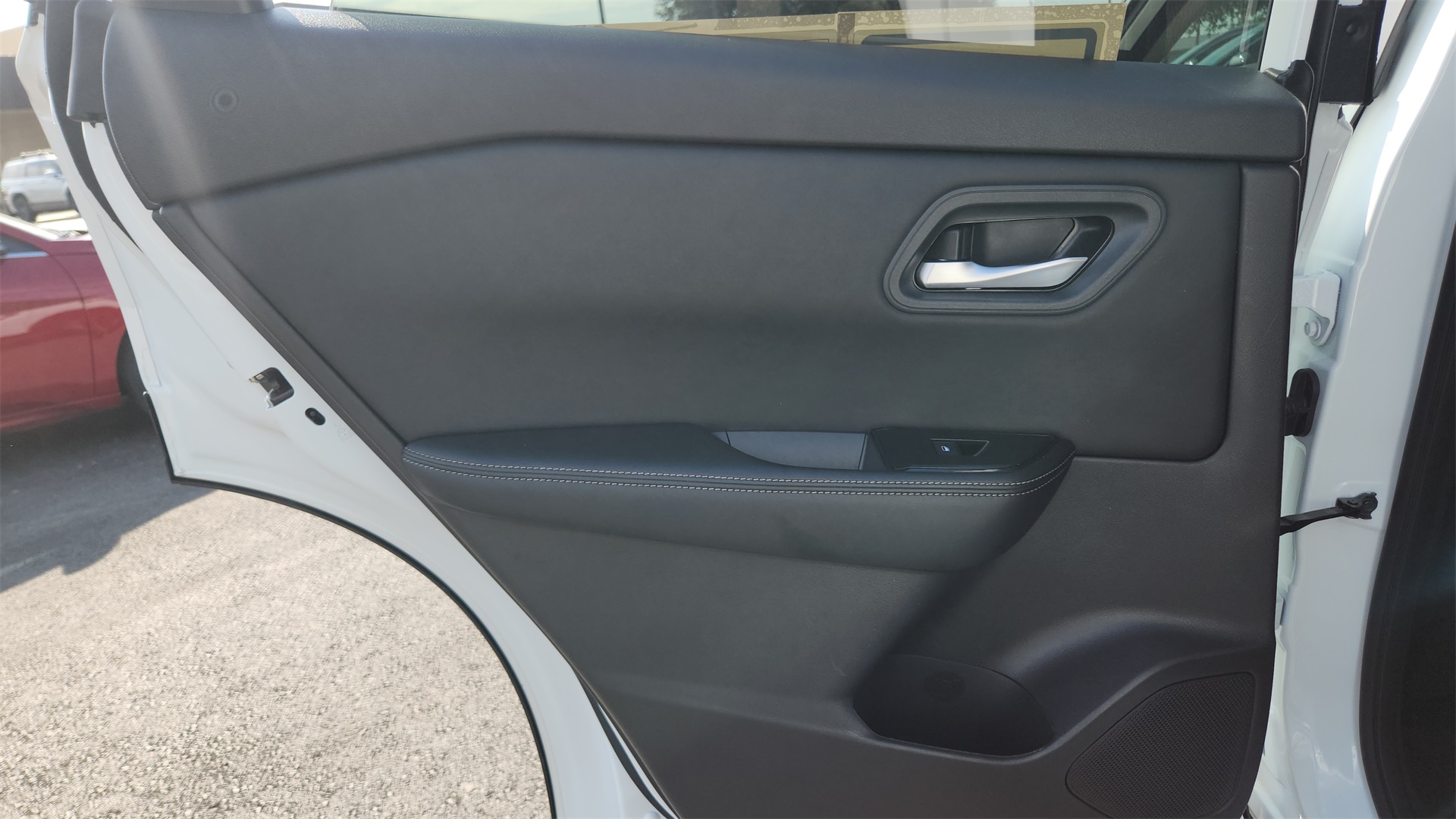2025 Nissan Rogue SV photo 17