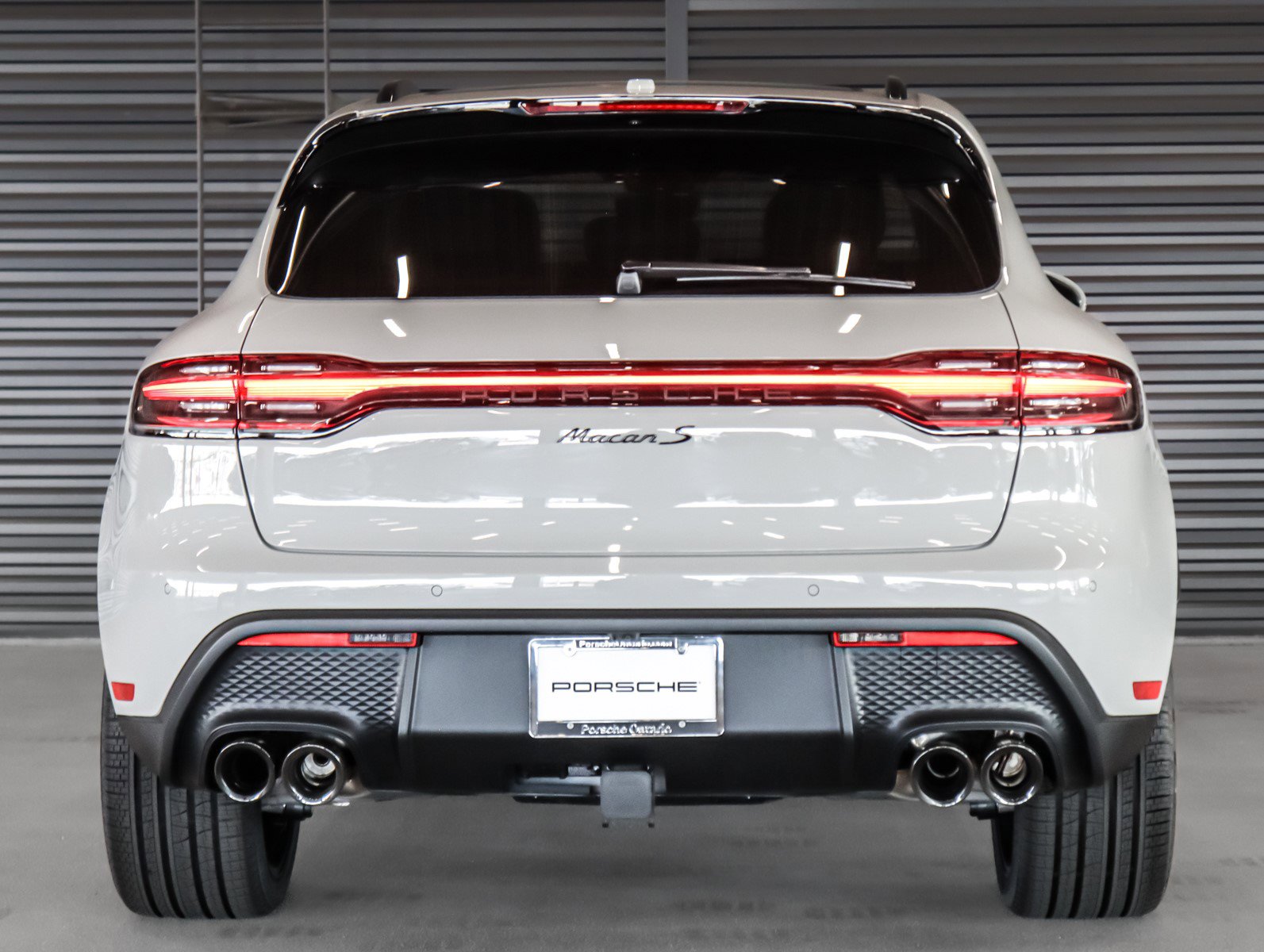 2025 Porsche Macan S photo 9