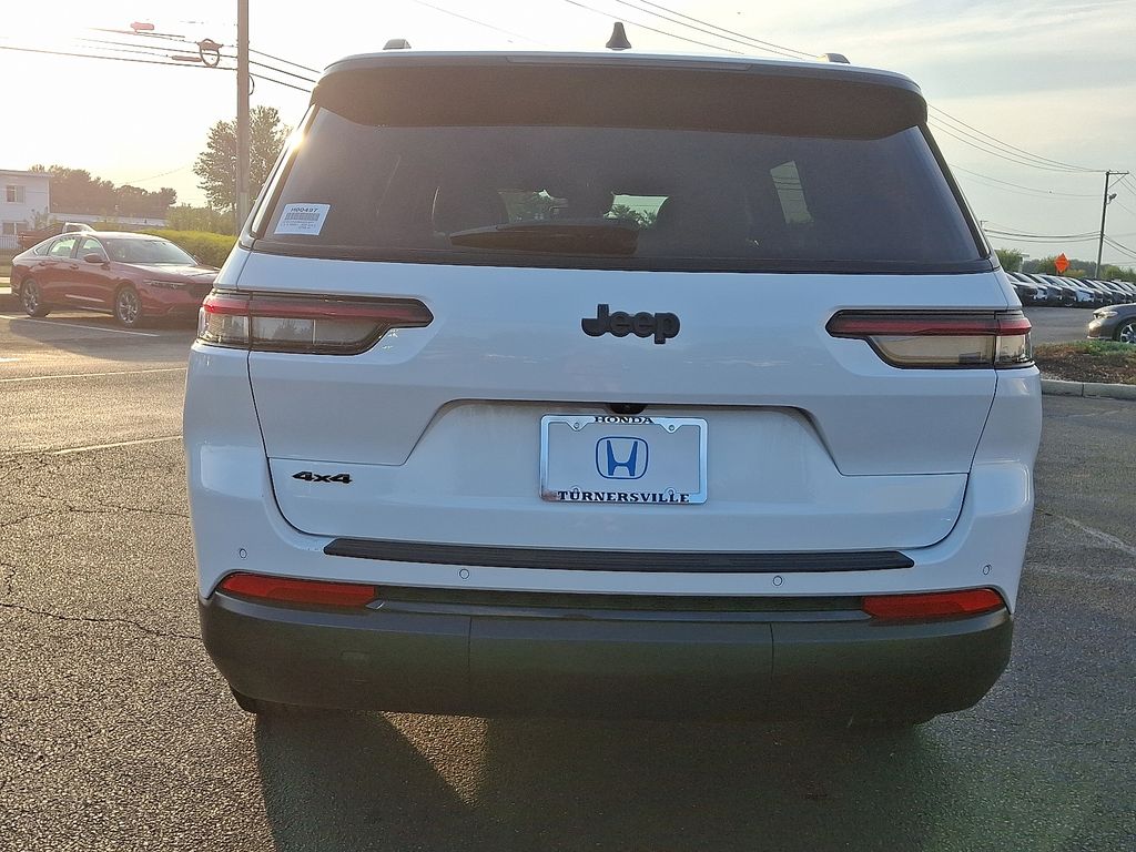 2024 Jeep Grand Cherokee Altitude photo 3