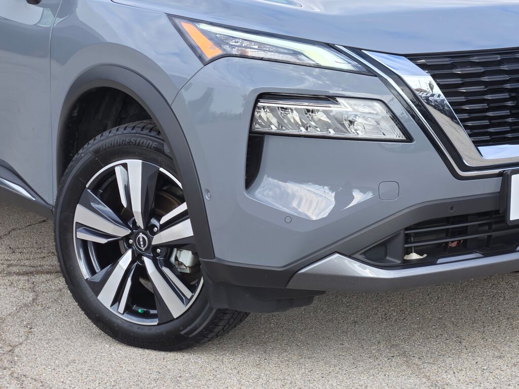 2023 Nissan Rogue SL photo 3