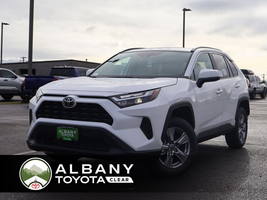 2025 Toyota RAV4 XLE's photo