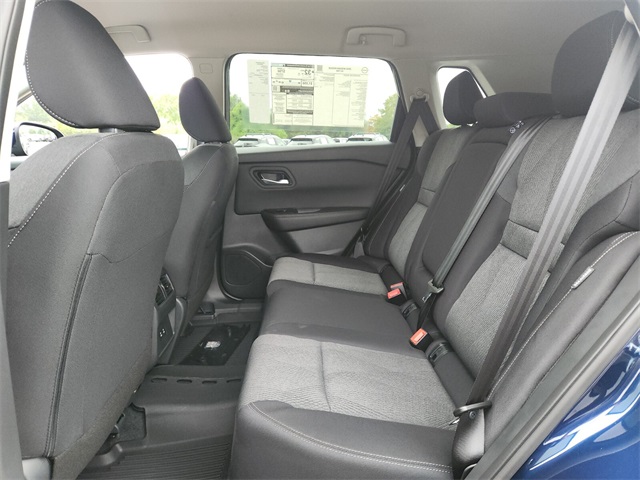 2026 Nissan Rogue SV photo 6