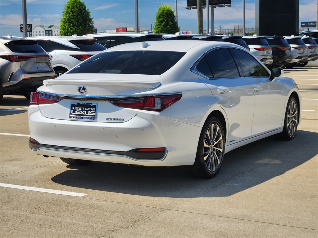 2019 Lexus ES 300h photo 7