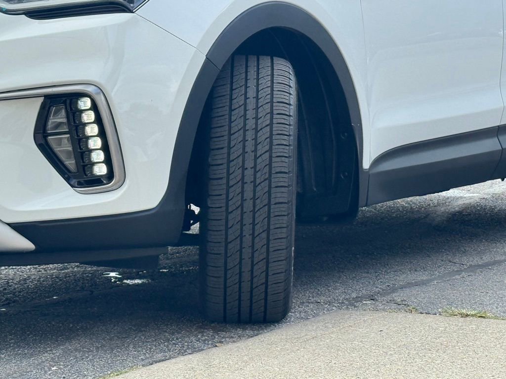 2017 Hyundai Santa Fe SE photo 8