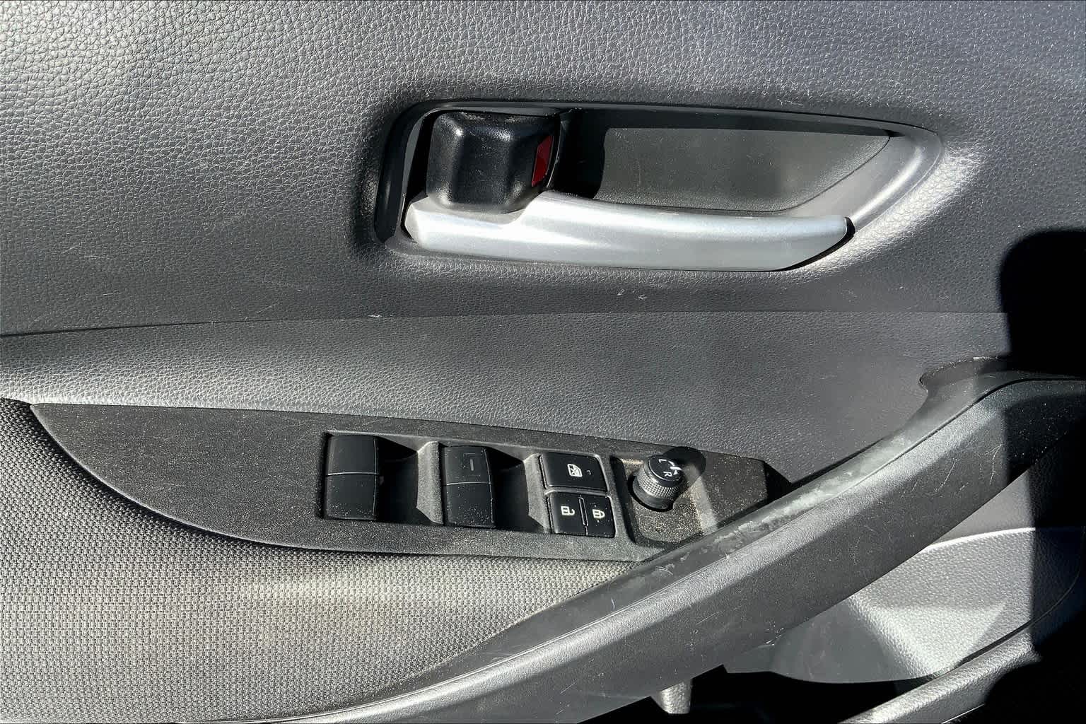 2021 Toyota Corolla LE photo 27