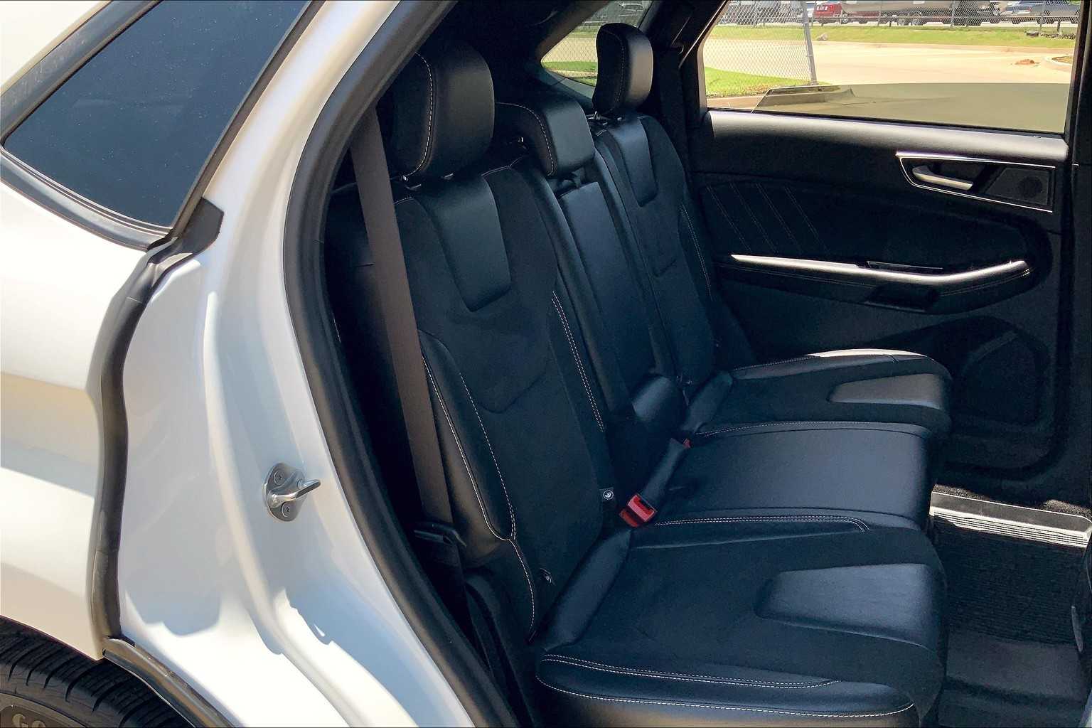 2020 Ford Edge ST photo 17