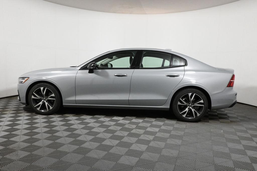 2024 Volvo S60 B5 Core photo 2