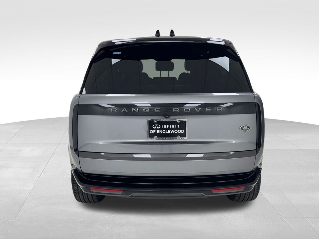 2023 Land Rover Range Rover SE photo 4