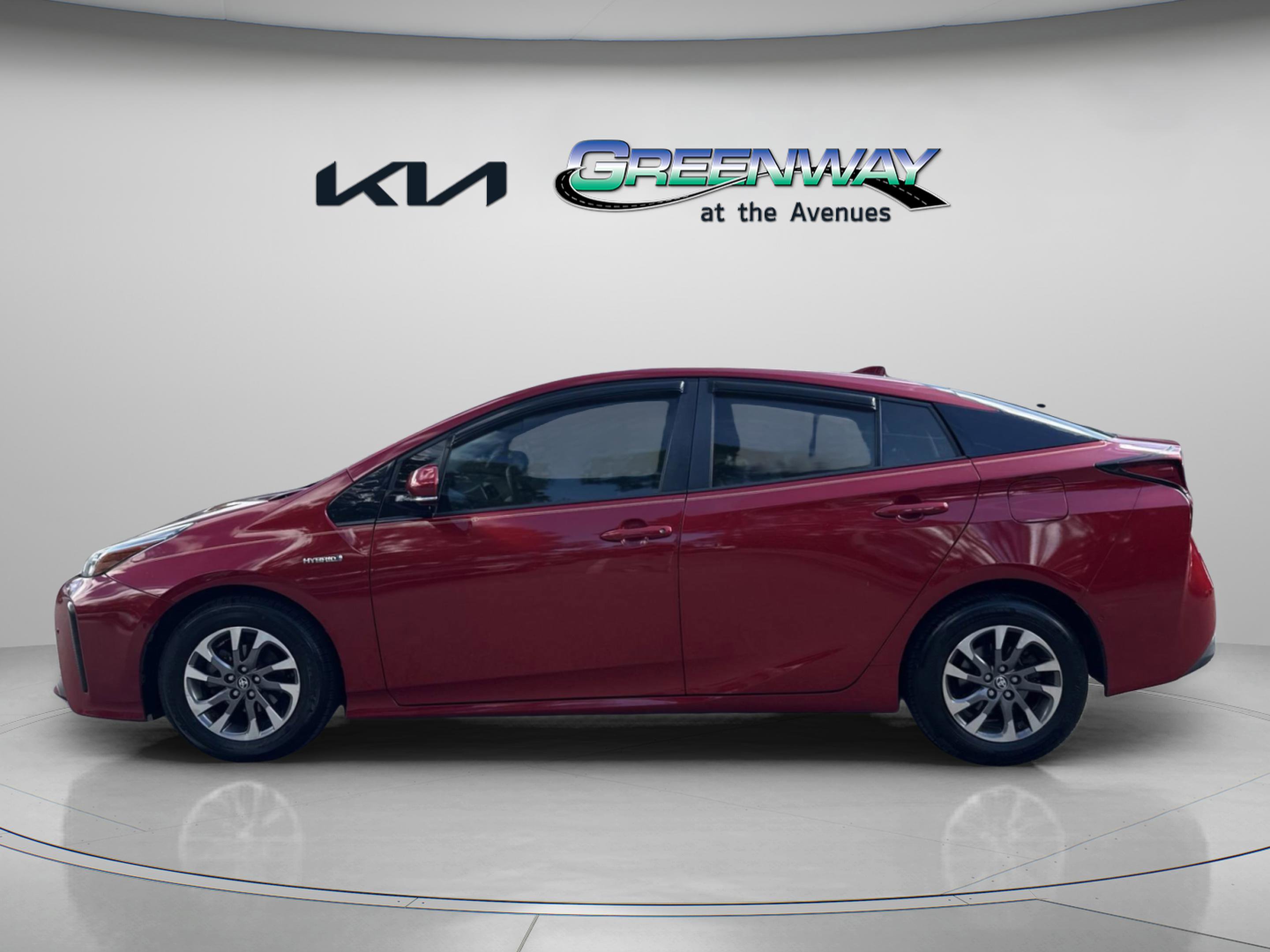 2019 Toyota Prius L Eco photo 2