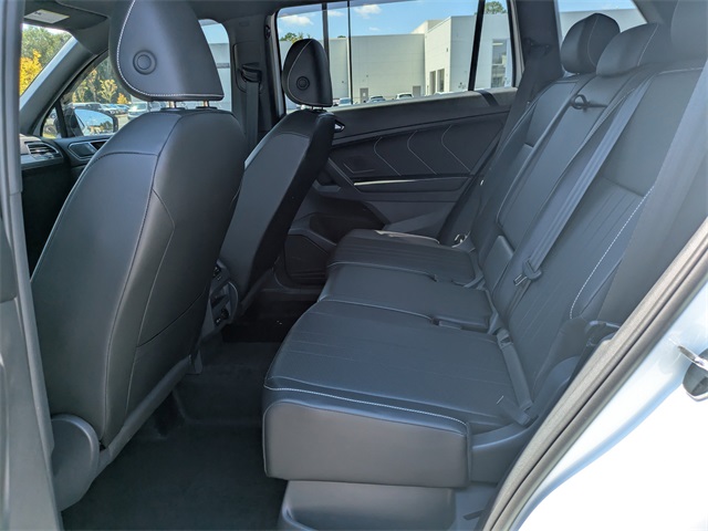 2024 Volkswagen Tiguan SE R-Line Black photo 15