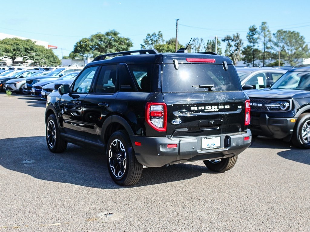 2025 Ford Bronco Sport Outer Banks photo 2