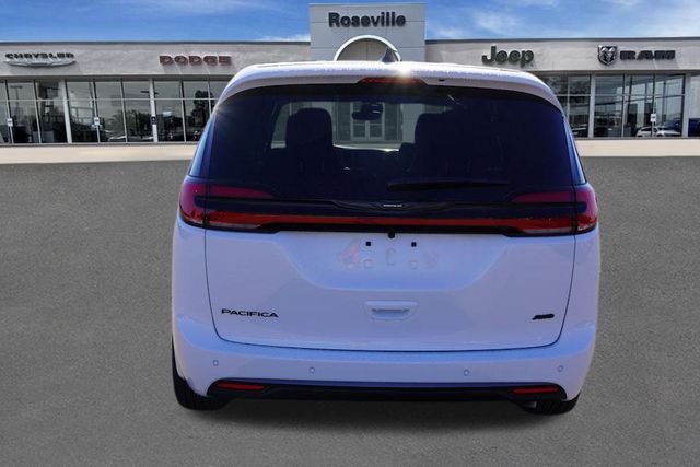 2026 Chrysler Pacifica photo 3