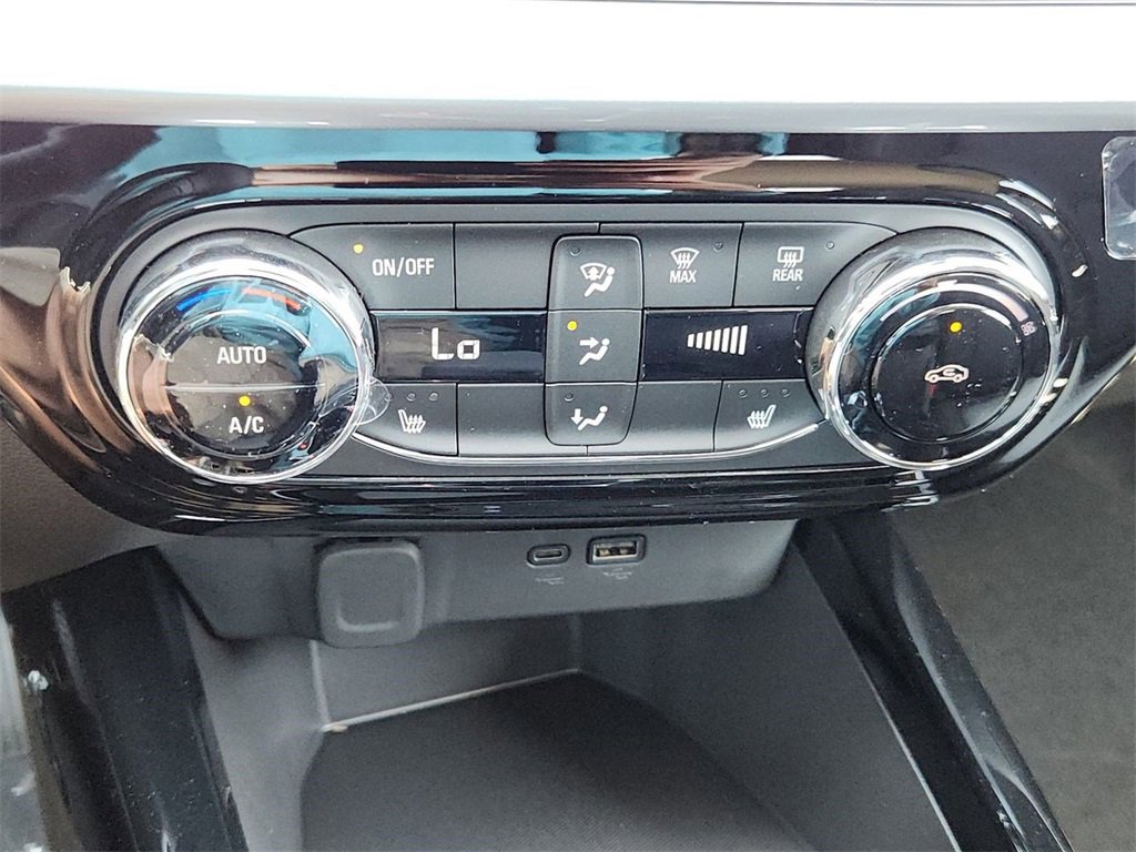 2025 Chevrolet Trax LT photo 16