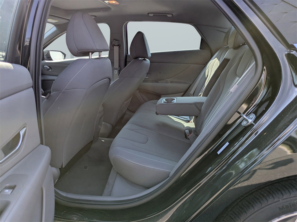 2024 Hyundai Elantra SEL Convenience photo 12