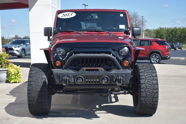 2013 Jeep Wrangler Unlimited Sahara photo 2