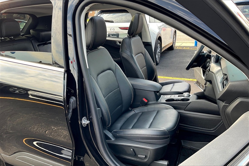 2022 Ford Escape Titanium photo 4
