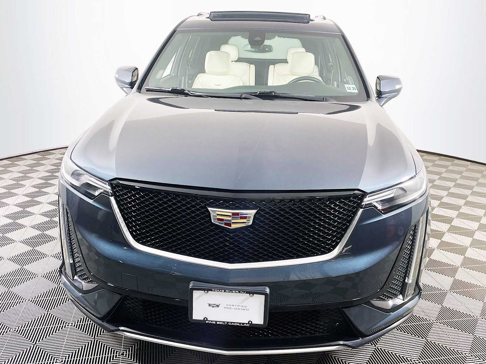 2021 Cadillac XT6 Sport photo 2