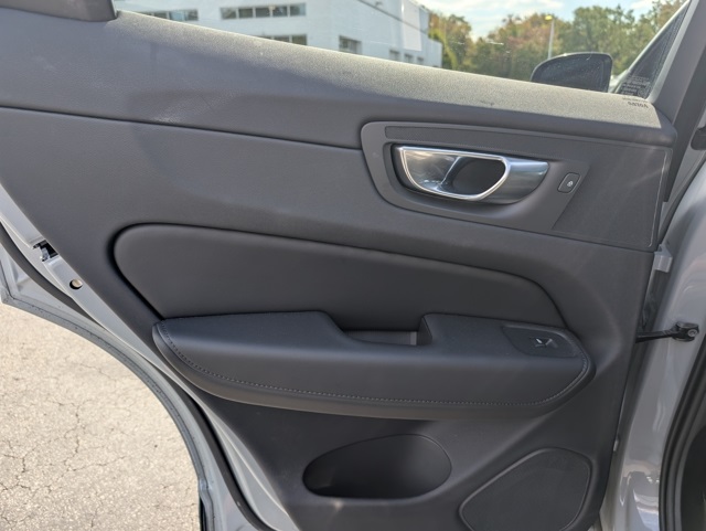 2025 Volvo XC60 B5 Core photo 23