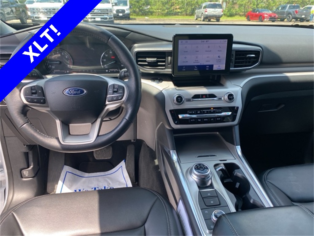 2024 Ford Explorer XLT photo 2