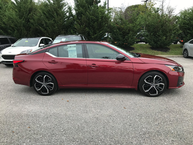 2024 Nissan Altima 2.5 SR photo 8