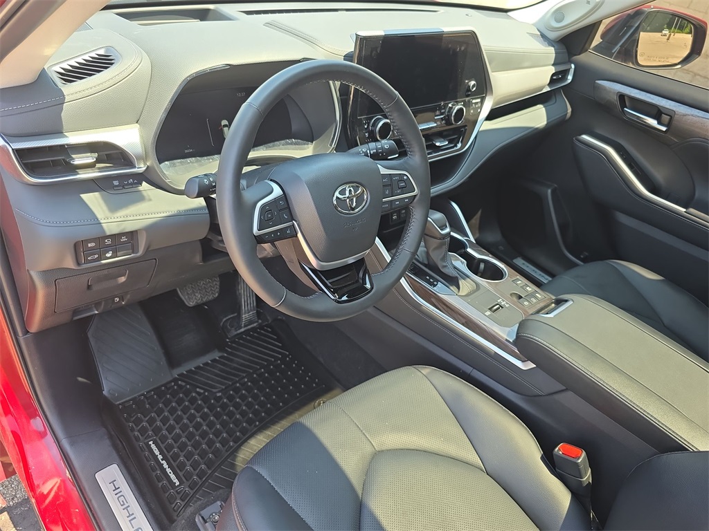 2024 Toyota Highlander Hybrid Platinum photo 16