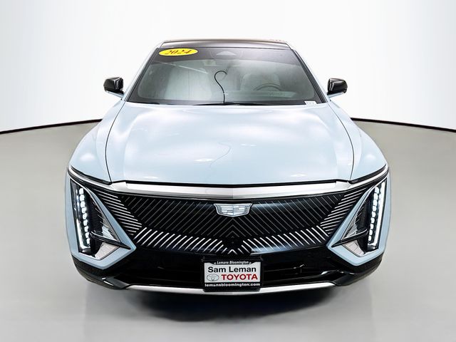 2024 Cadillac Lyriq Luxury photo 2