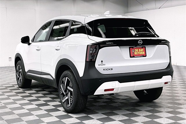 2025 Nissan Kicks SV photo 3