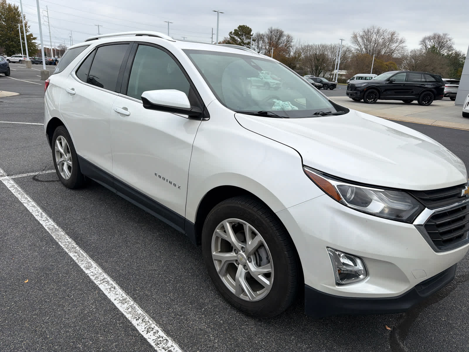 2020 Chevrolet Equinox LT photo 3