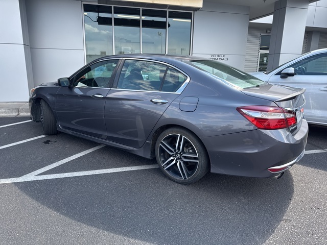 2017 Honda Accord Sport photo 2