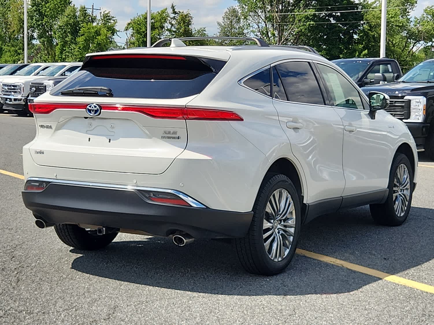 2021 Toyota Venza LE photo 3