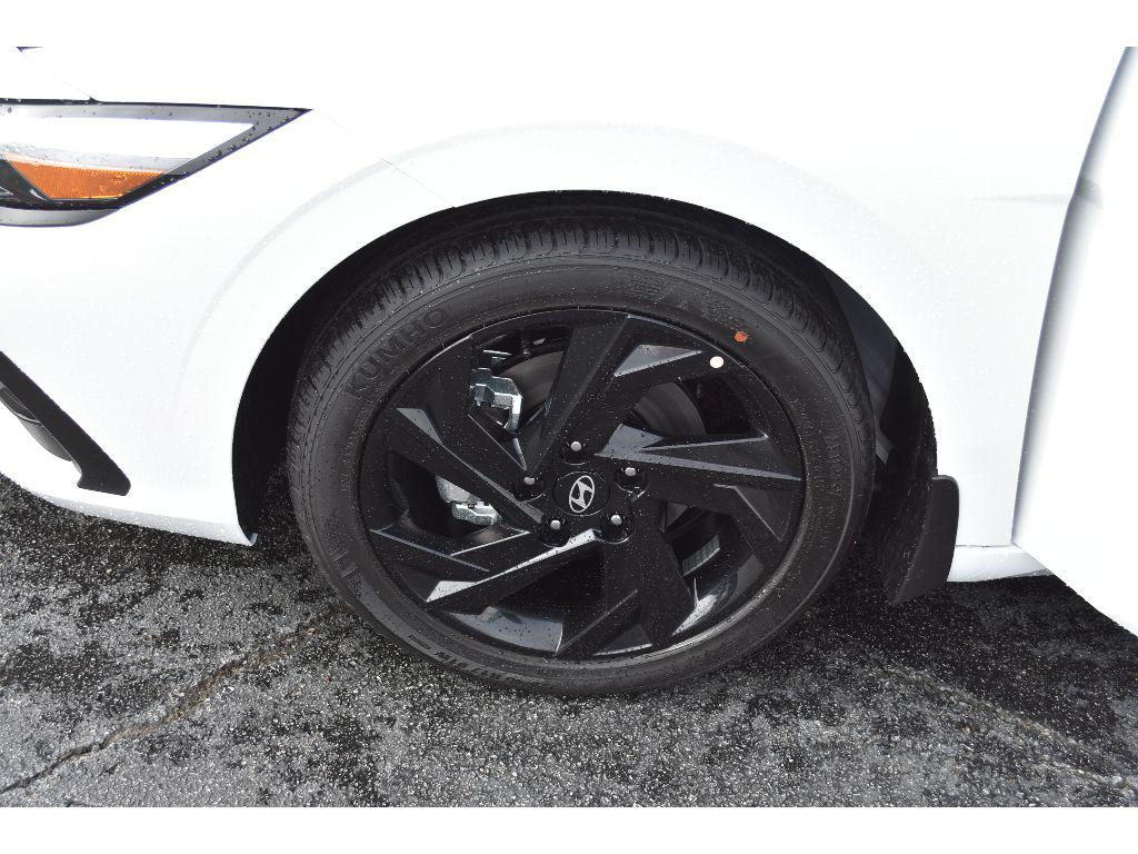 2026 Hyundai Elantra SEL Sport photo 4