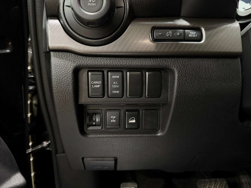 2024 Nissan Titan Crew Cab photo 20