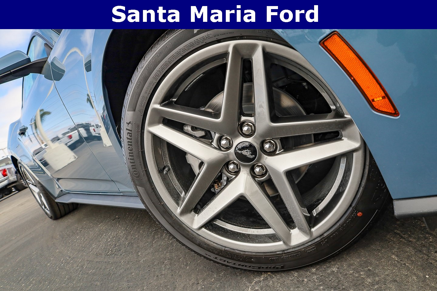 2025 Ford Mustang EcoBoost photo 2