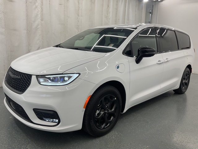 2024 Chrysler Pacifica Hybrid photo 4