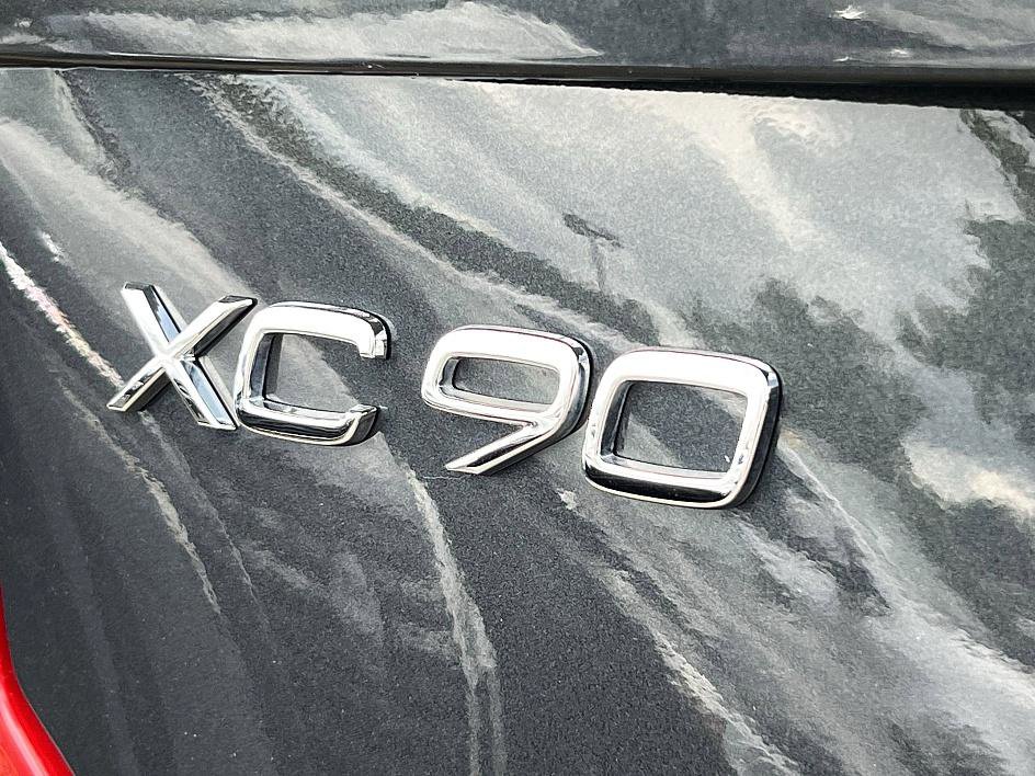 2022 Volvo XC90 Momentum AWD photo 26