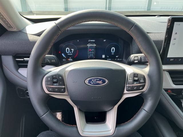 2025 Ford Explorer photo 35