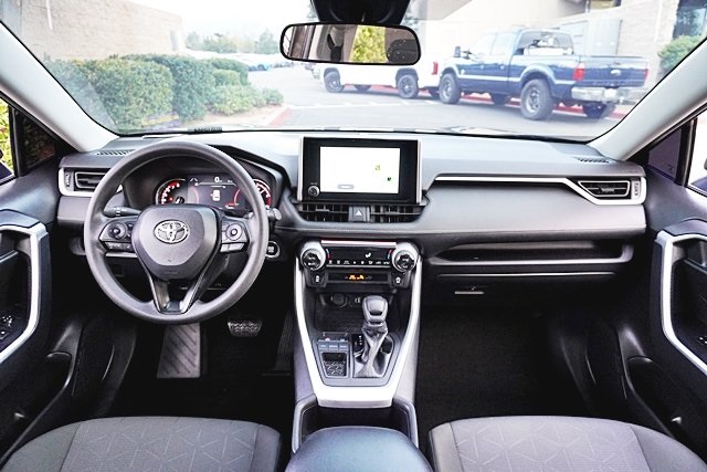 Used 2024  Toyota XLE image 17