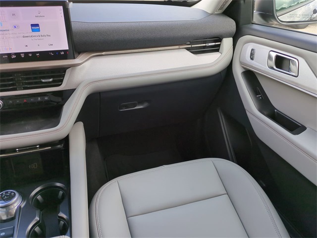 2025 Ford Explorer photo 15