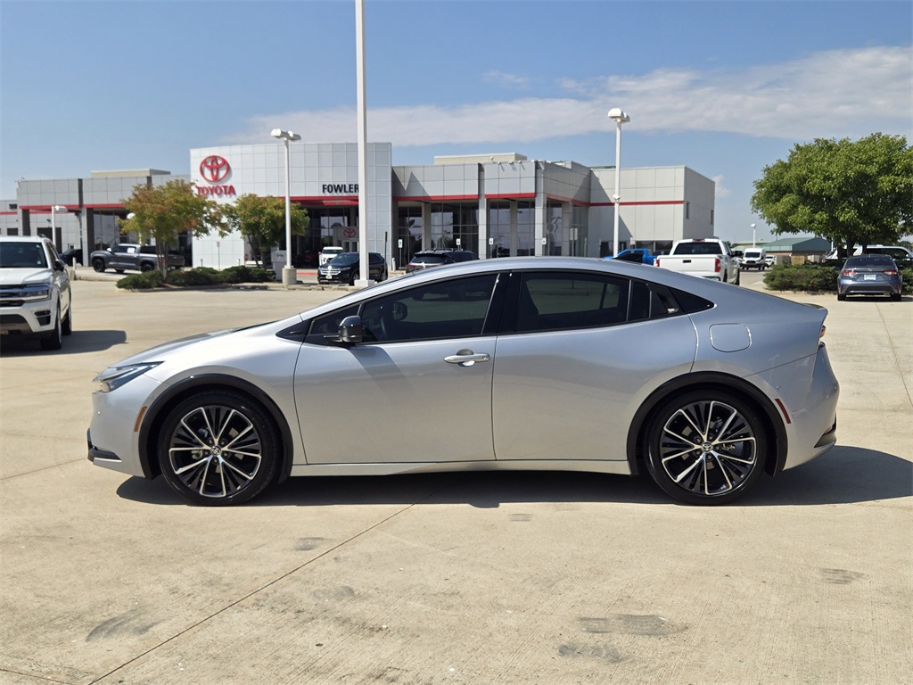 2025 Toyota Prius Limited photo 4