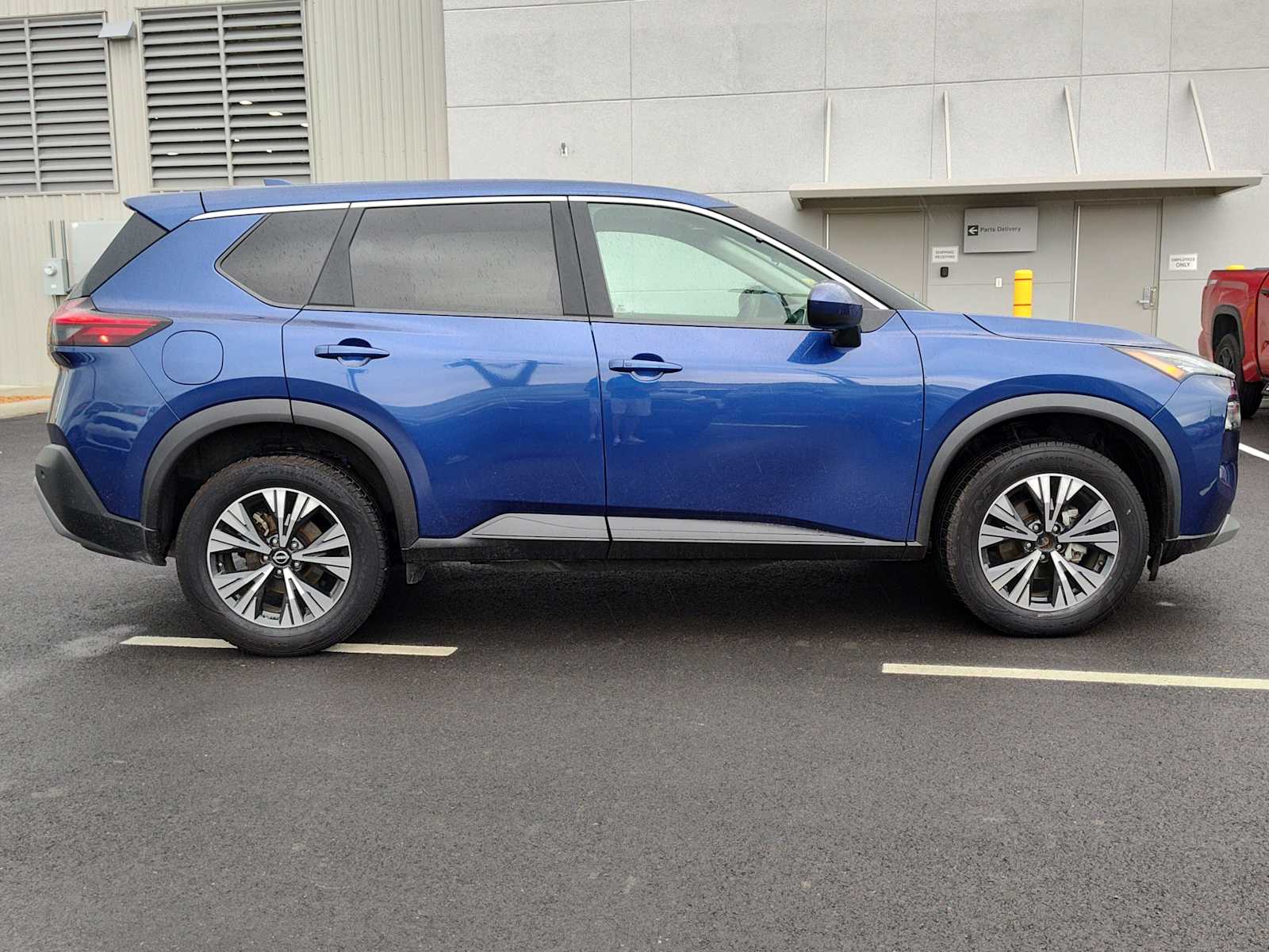 2023 Nissan Rogue SV photo 9