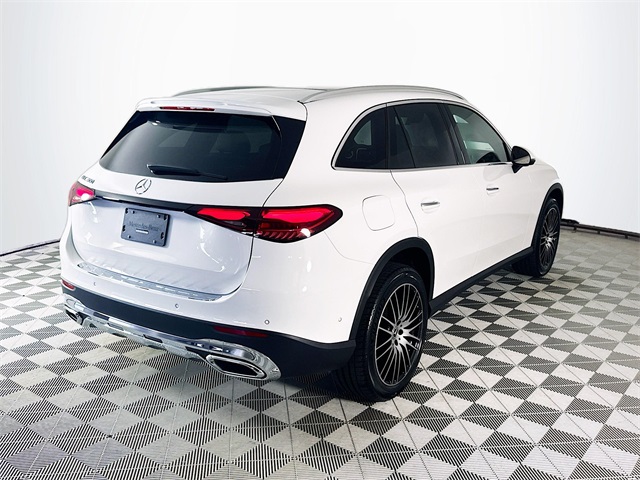 2026 Mercedes Benz GLC 300 photo 5