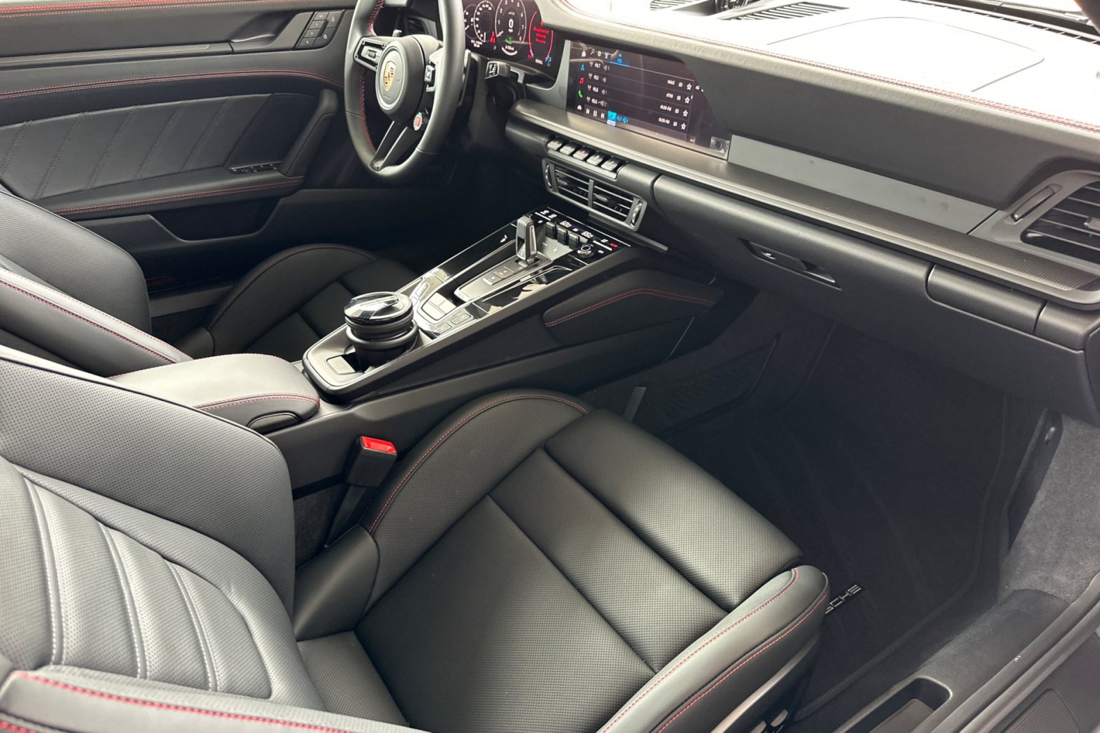 2026 Porsche 911 GTS photo 17