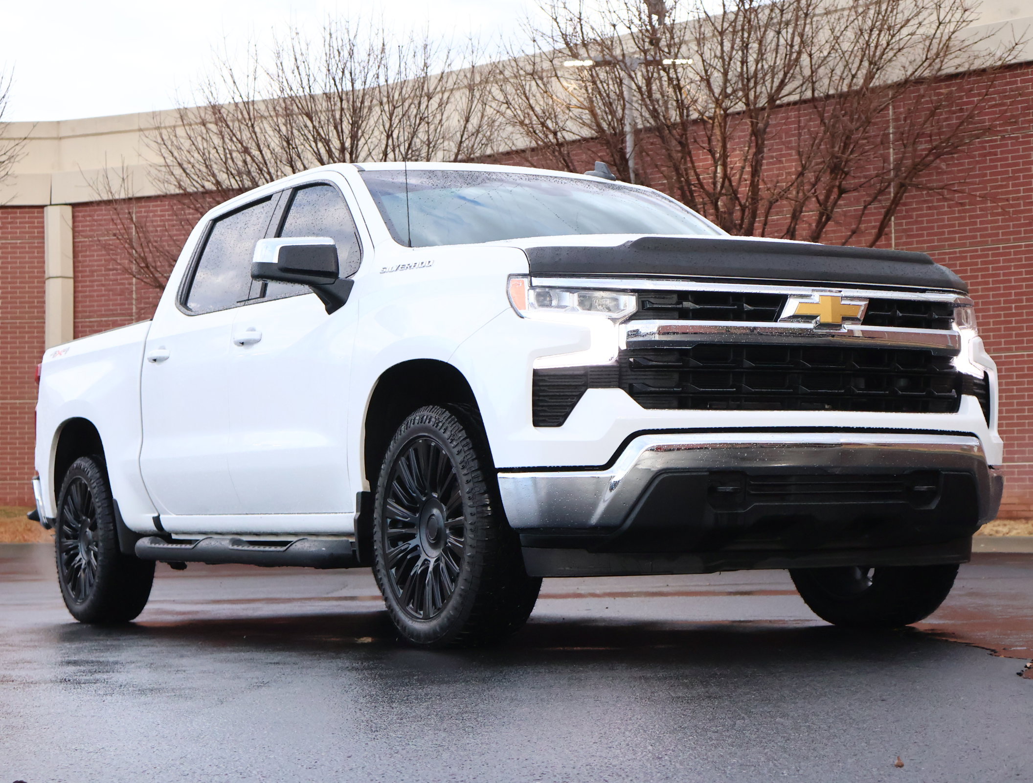 2024 Chevrolet Silverado 1500 LT's photo