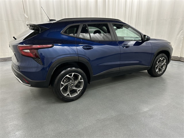 2024 Chevrolet Trax LT photo 4